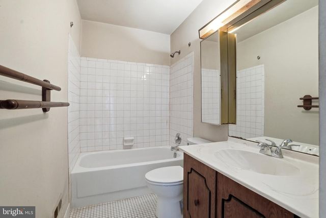 323 HARVARD SQ, Bensalem, PA 19020