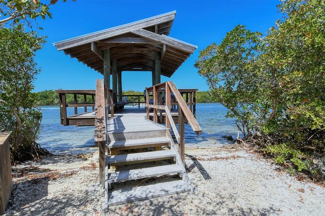 5230 LANDINGS BOULEVARD 101, Sarasota, FL 34231