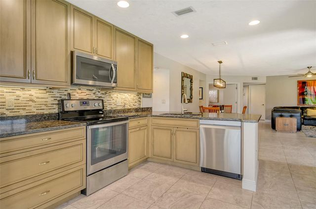 5230 LANDINGS BOULEVARD 101, Sarasota, FL 34231