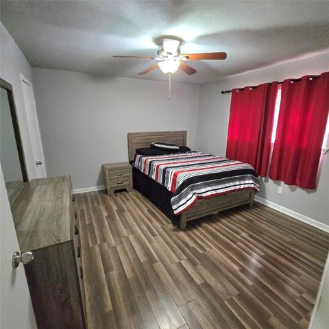 1805 N 5th Street, Baytown, TX 77520