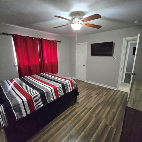 1805 N 5th Street, Baytown, TX 77520