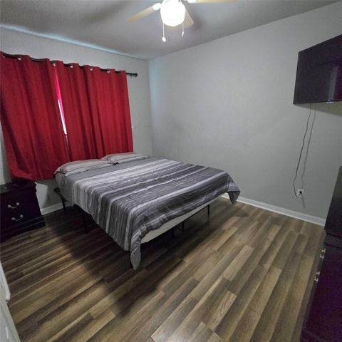 1805 N 5th Street, Baytown, TX 77520