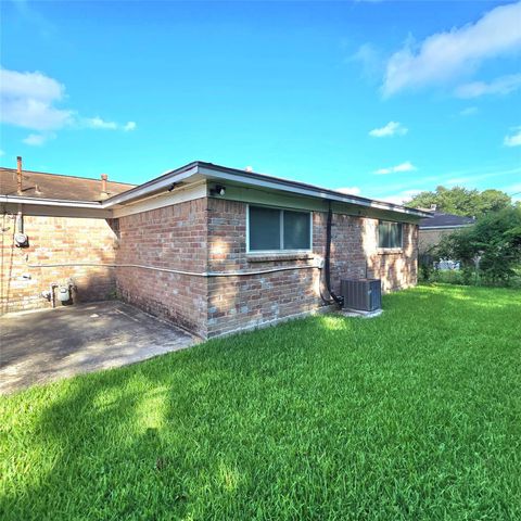 1805 N 5th Street, Baytown, TX 77520
