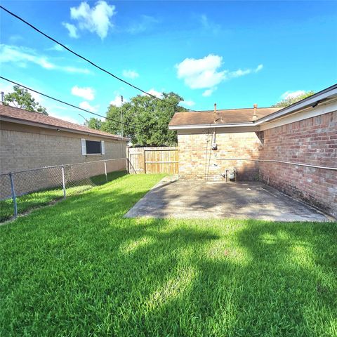 1805 N 5th Street, Baytown, TX 77520