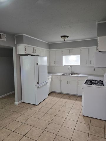 1805 N 5th Street, Baytown, TX 77520