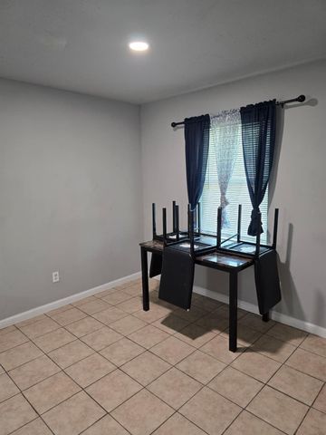 1805 N 5th Street, Baytown, TX 77520