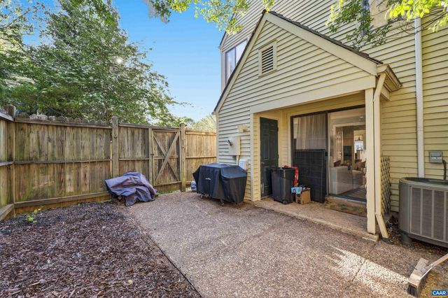 1241 CHATHAM RDG, Charlottesville, VA 22901