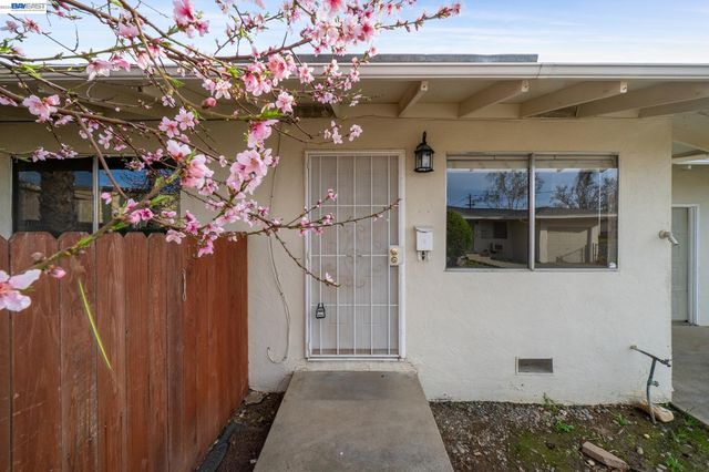 1384 Berry Ln, Brentwood, CA 94513
