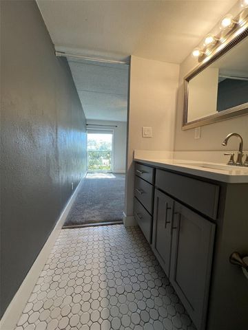 3325 BAYSHORE BOULEVARD D16, Tampa, FL 33629