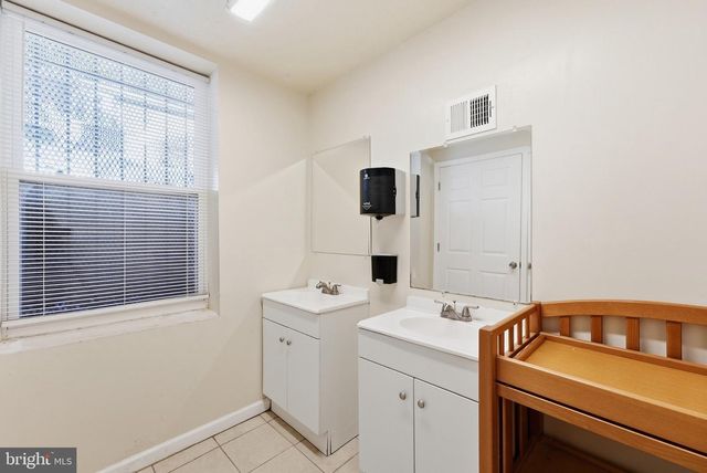 4814 DEANWOOD DR, Capitol Heights, MD 20743
