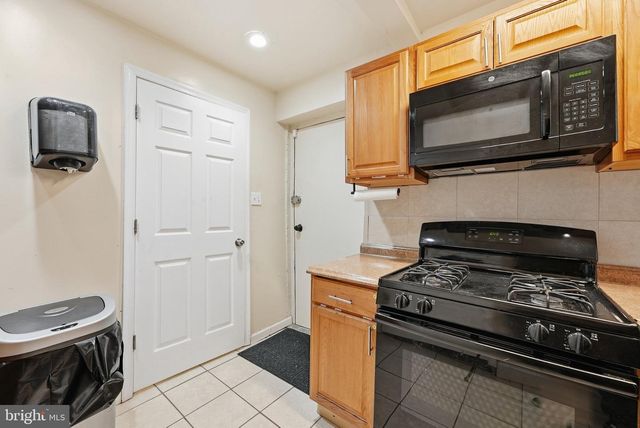 4814 DEANWOOD DR, Capitol Heights, MD 20743