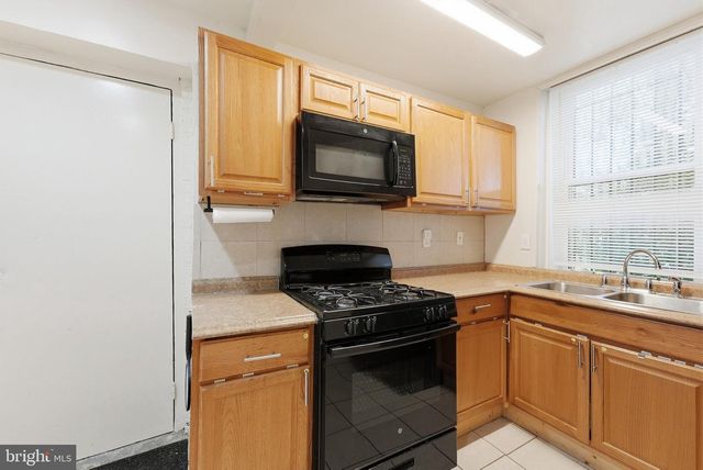 4814 DEANWOOD DR, Capitol Heights, MD 20743