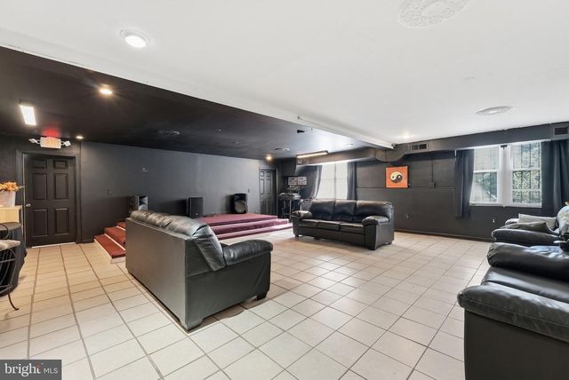 4814 DEANWOOD DR, Capitol Heights, MD 20743
