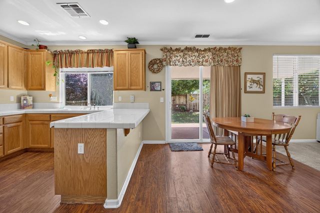 4111 Blossomwood Ct, Rocklin, CA 95677