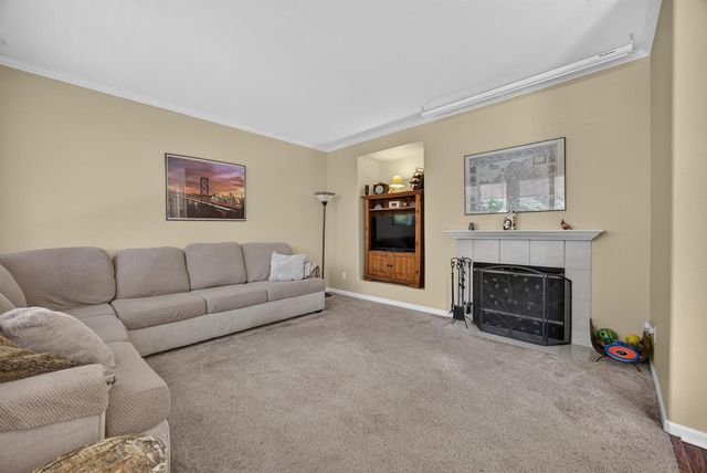 4111 Blossomwood Ct, Rocklin, CA 95677