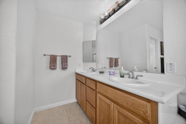 4111 Blossomwood Ct, Rocklin, CA 95677