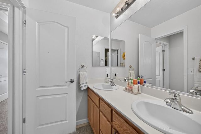 4111 Blossomwood Ct, Rocklin, CA 95677