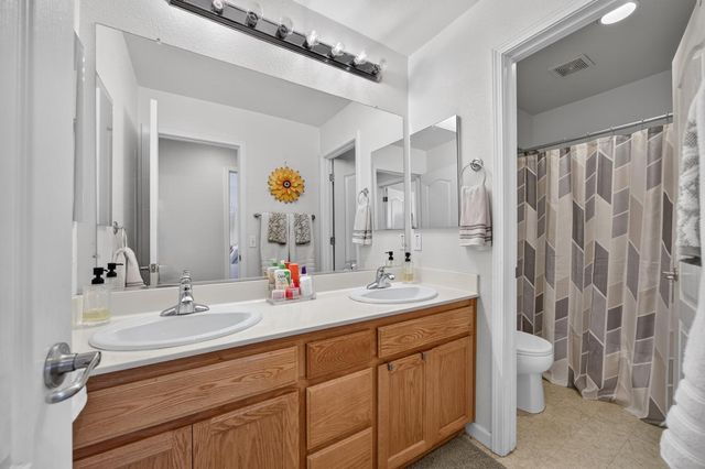 4111 Blossomwood Ct, Rocklin, CA 95677