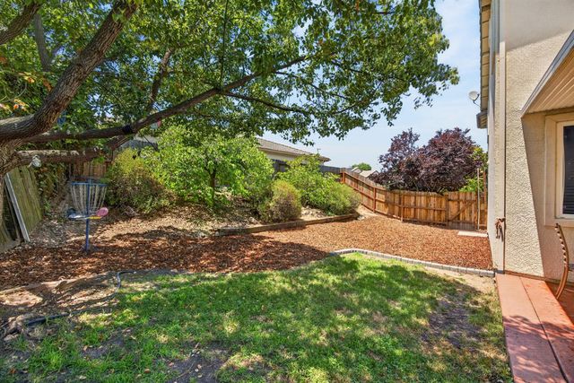 4111 Blossomwood Ct, Rocklin, CA 95677
