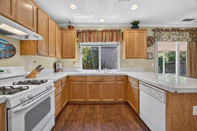 4111 Blossomwood Ct, Rocklin, CA 95677