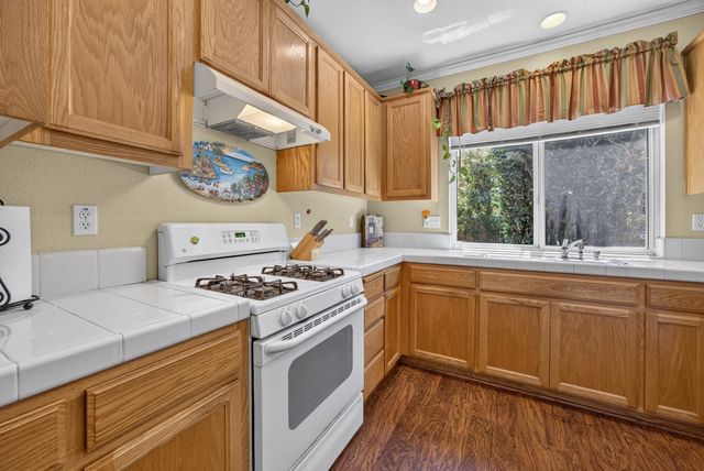 4111 Blossomwood Ct, Rocklin, CA 95677