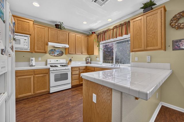 4111 Blossomwood Ct, Rocklin, CA 95677