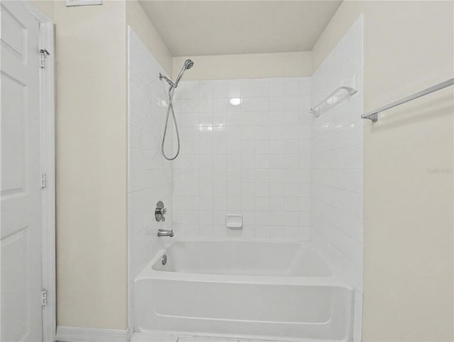 5701 BENTGRASS DRIVE 18-207, Sarasota, FL 34235