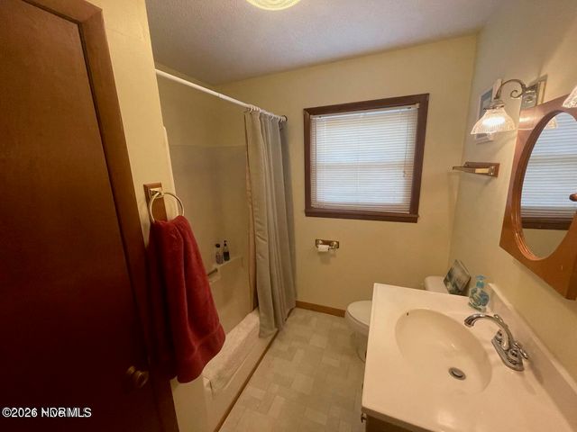 141 NE 33rd Street, Oak Island, NC 28465