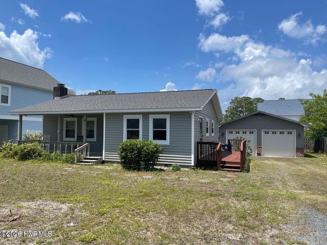 141 NE 33rd Street, Oak Island, NC 28465