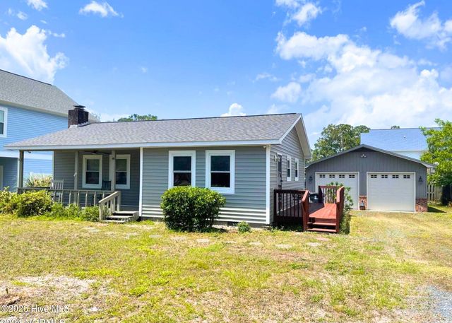 141 NE 33rd Street, Oak Island, NC 28465