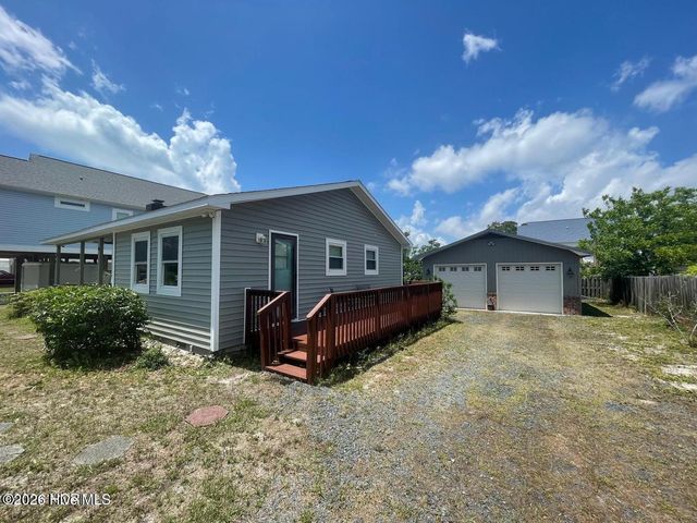 141 NE 33rd Street, Oak Island, NC 28465