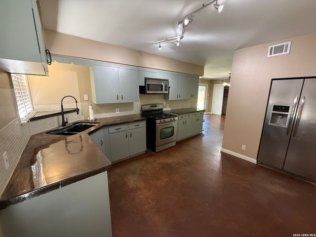 403 E NOTTINGHAM DR, San Antonio, TX 78209
