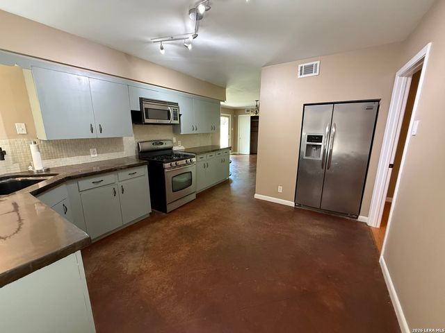 403 E NOTTINGHAM DR, San Antonio, TX 78209