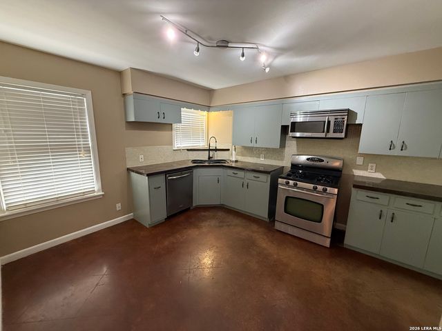 403 E NOTTINGHAM DR, San Antonio, TX 78209