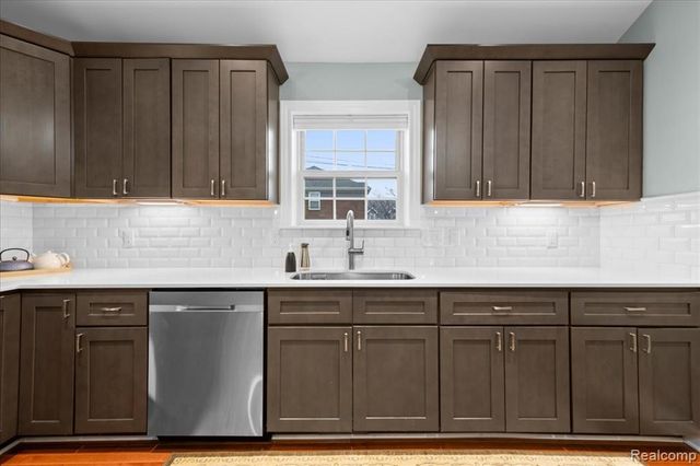 411 E Ferry Street, Detroit, MI 48202