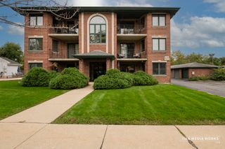 616 E 5th Avenue 101, Naperville, IL 60563