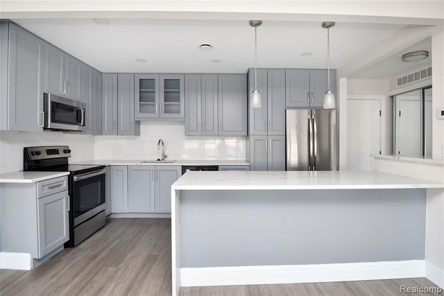 211 E Merrill Street 409, Birmingham, MI 48009