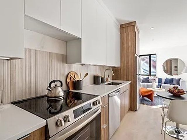 87 Oxford Street 404, Lynn, MA 01901