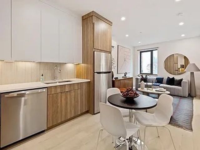 87 Oxford Street 404, Lynn, MA 01901