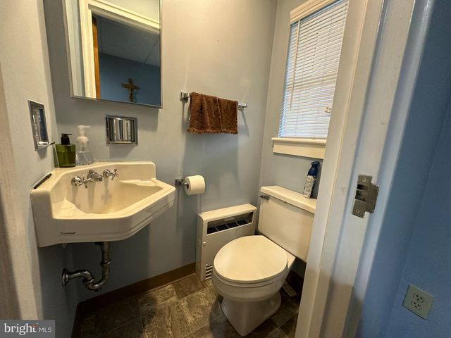 37 W HADDON AVE W, Oaklyn, NJ 08107