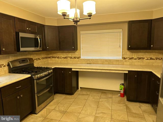 37 W HADDON AVE W, Oaklyn, NJ 08107