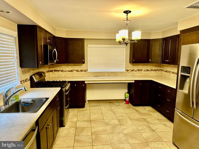 37 W HADDON AVE W, Oaklyn, NJ 08107