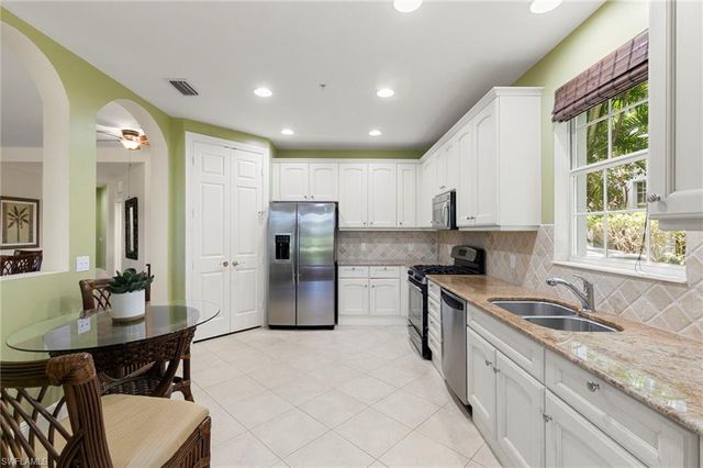 9066 Cascada WAY 101, Naples, FL 34114