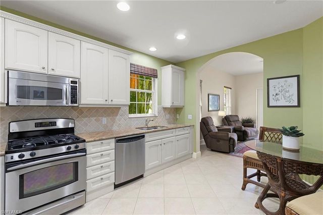 9066 Cascada WAY 101, Naples, FL 34114