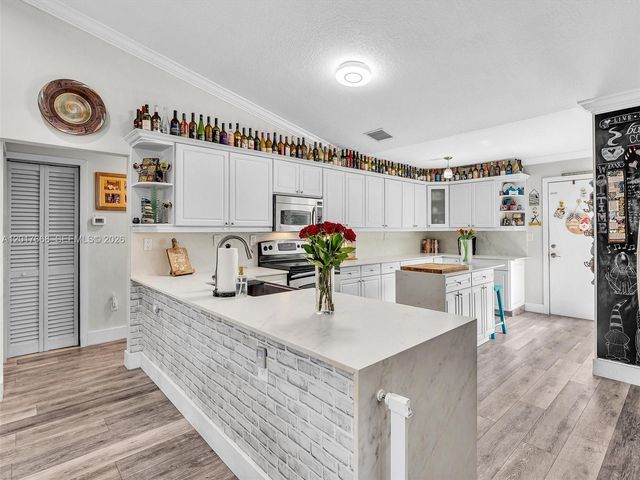 13621 SW 21st St, Miramar, FL 33027