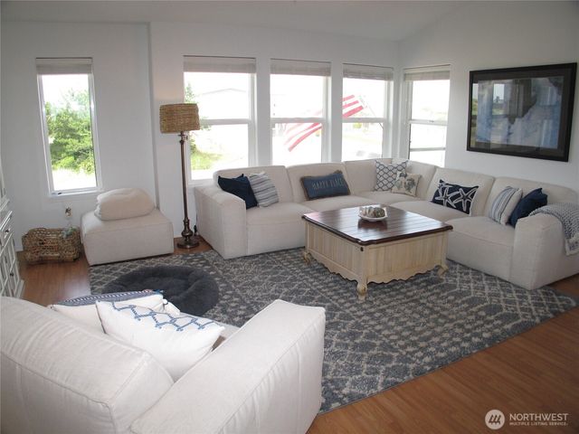 32404 G Street, Ocean Park, WA 98640