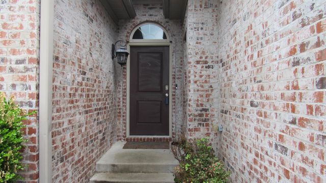 103 Crystalwood Court, Little Rock, AR 72210