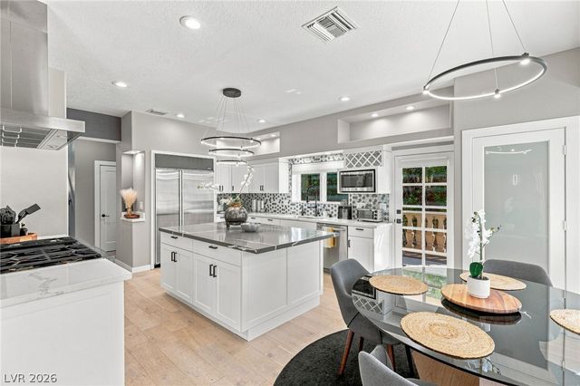 17 Quail Run Road, Henderson, NV 89014