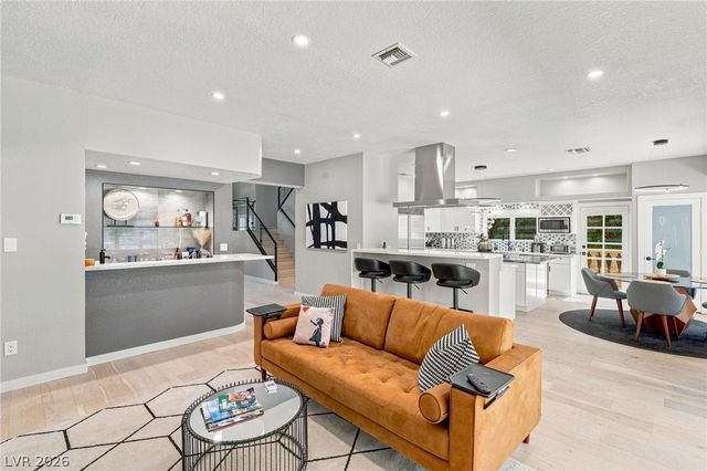 17 Quail Run Road, Henderson, NV 89014