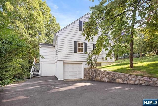 154 N Franklin Turnpike, Ho-ho-kus, NJ 07423
